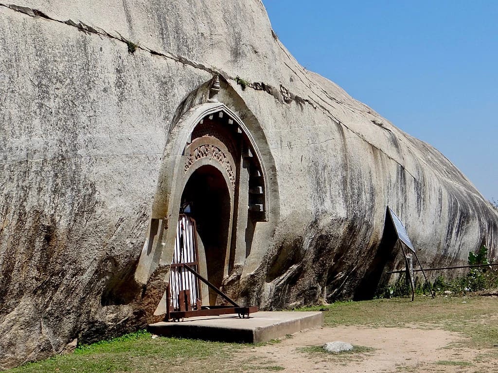 Visit the Oldest Rock Cut Barabar Caves near Gaya
