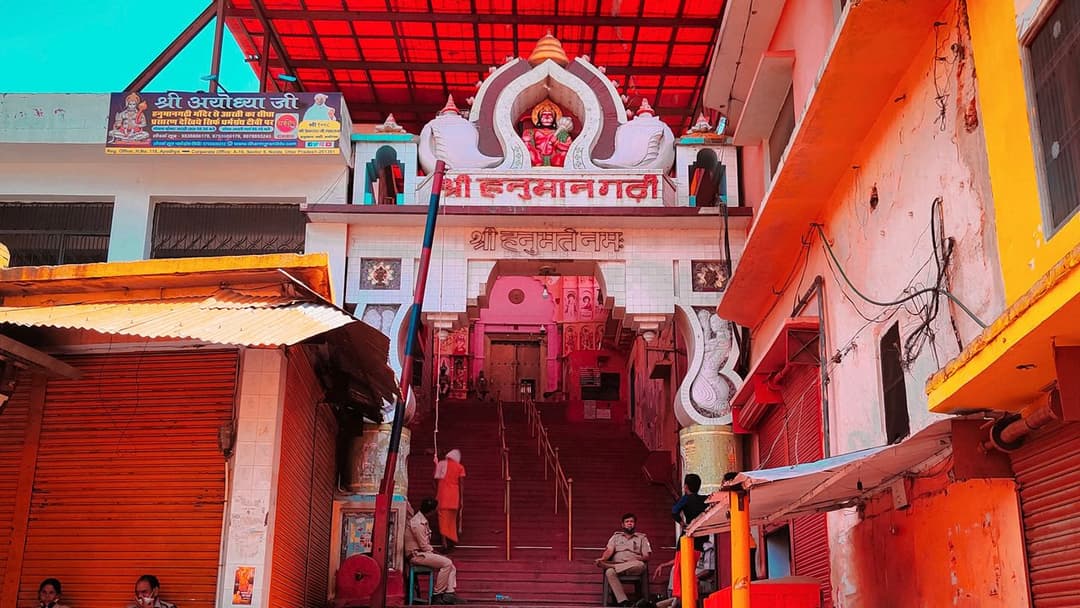 Explore the Hilltop Hanuman Garhi Temple at Ayodhya
