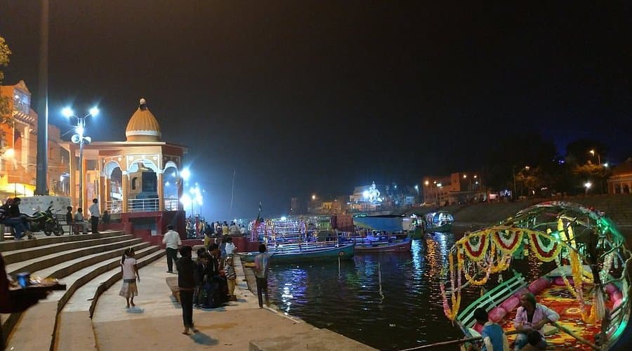 Take a Holy Dip at the Sacred Ramghat in Chitrakoot