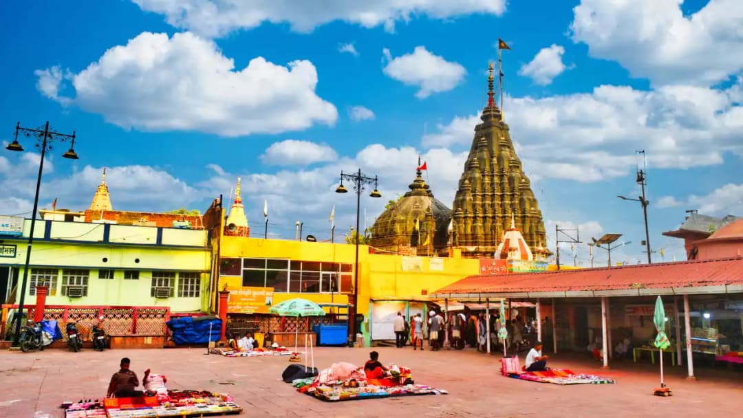 Seek Blessings at the Ancient Vishnupad Temple in Gaya